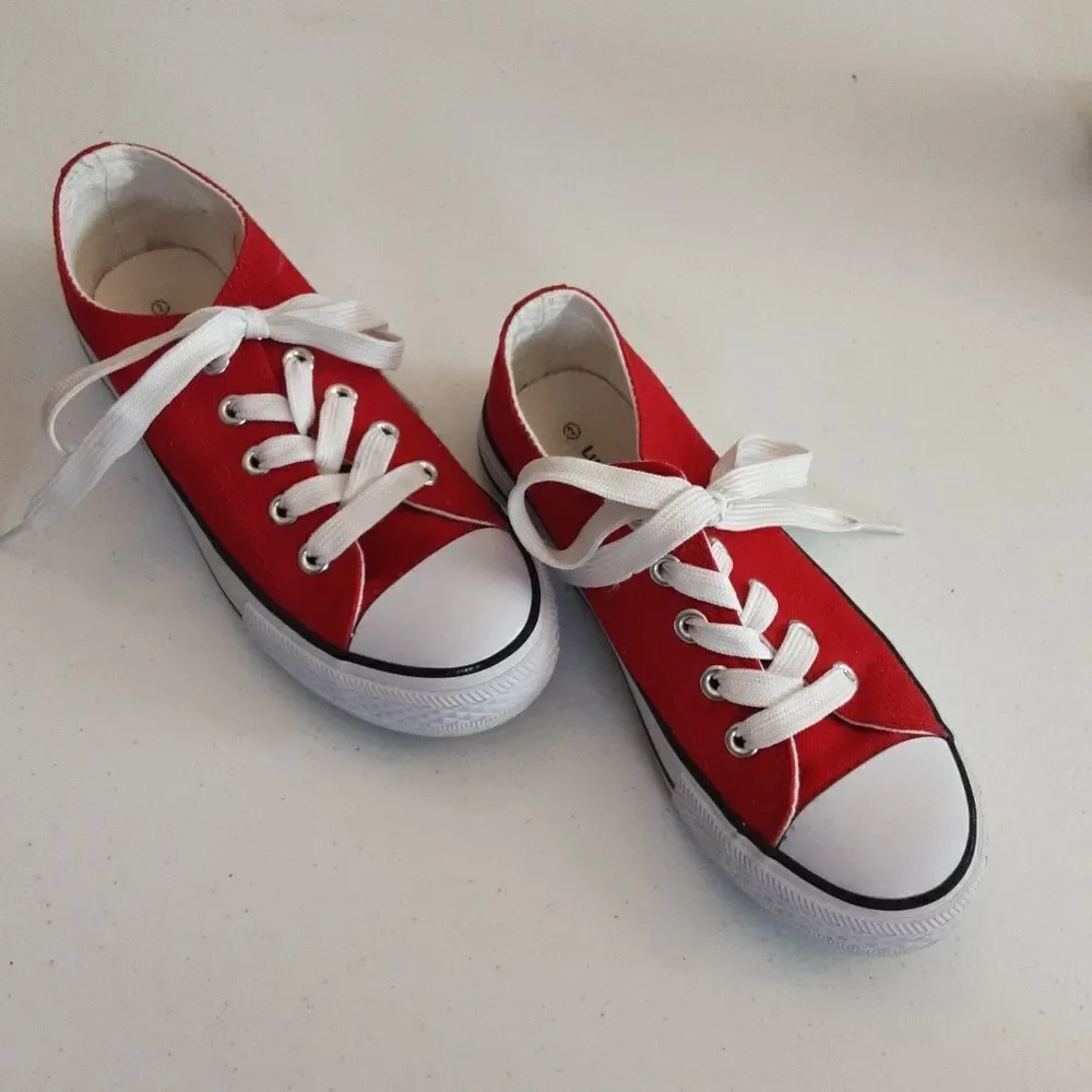 Lucky‎ Brand Sneakers Red Low Tops Unisex Rubber Toe Caps Lace Up Kids Size 2